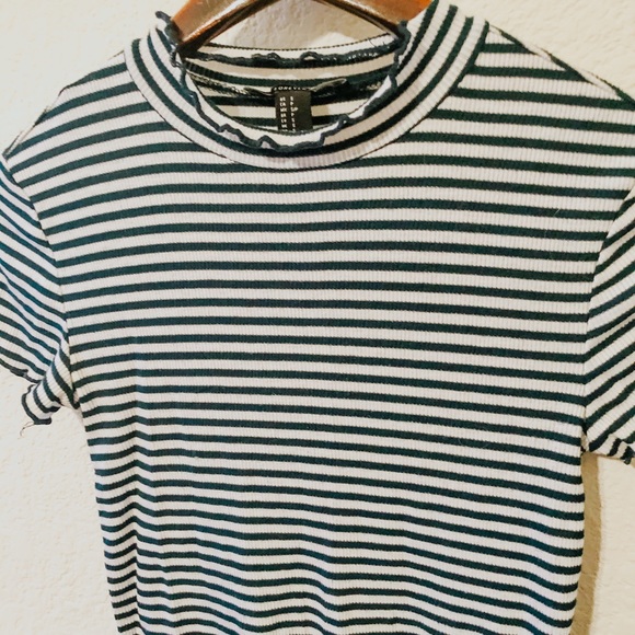 Strip Ribbed Lettuce Edge Crop Top - Picture 3 of 3